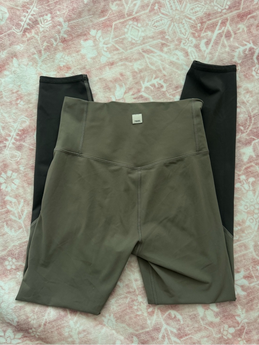 Vuori Leggings in Olive
